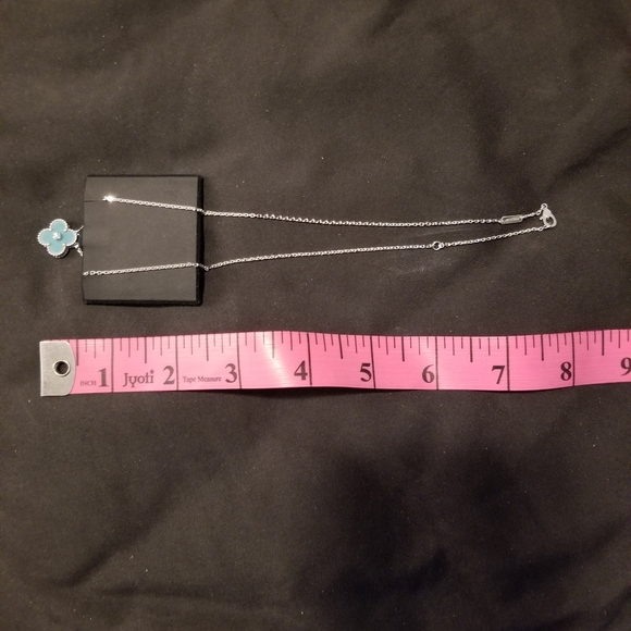 Authentic Van cleef arpels Limited Edition 2022 Holiday Pendant - Picture 6 of 6